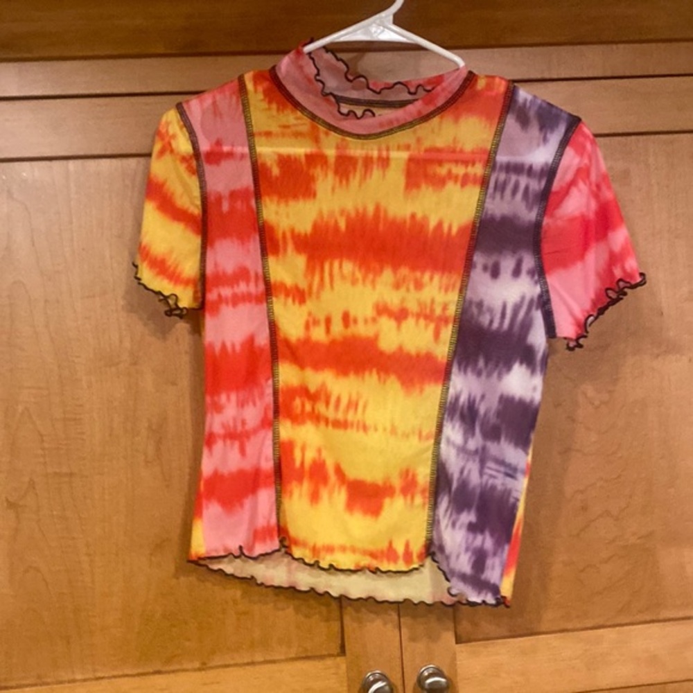 Printed Crop Top Size Large - Picture 1 of 1